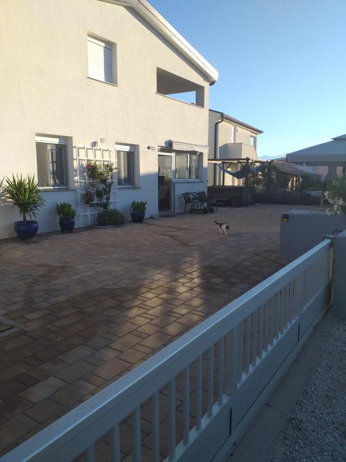 Apartment Dvorak Vir Exterior photo